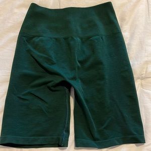 ALPHALETE BIKER SHORTS- Amplify